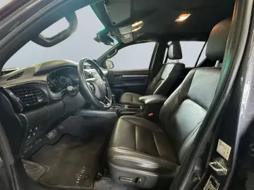 TOYOTA Hilux 4x4 Double Cab Invincible  Hardtop AHK 360