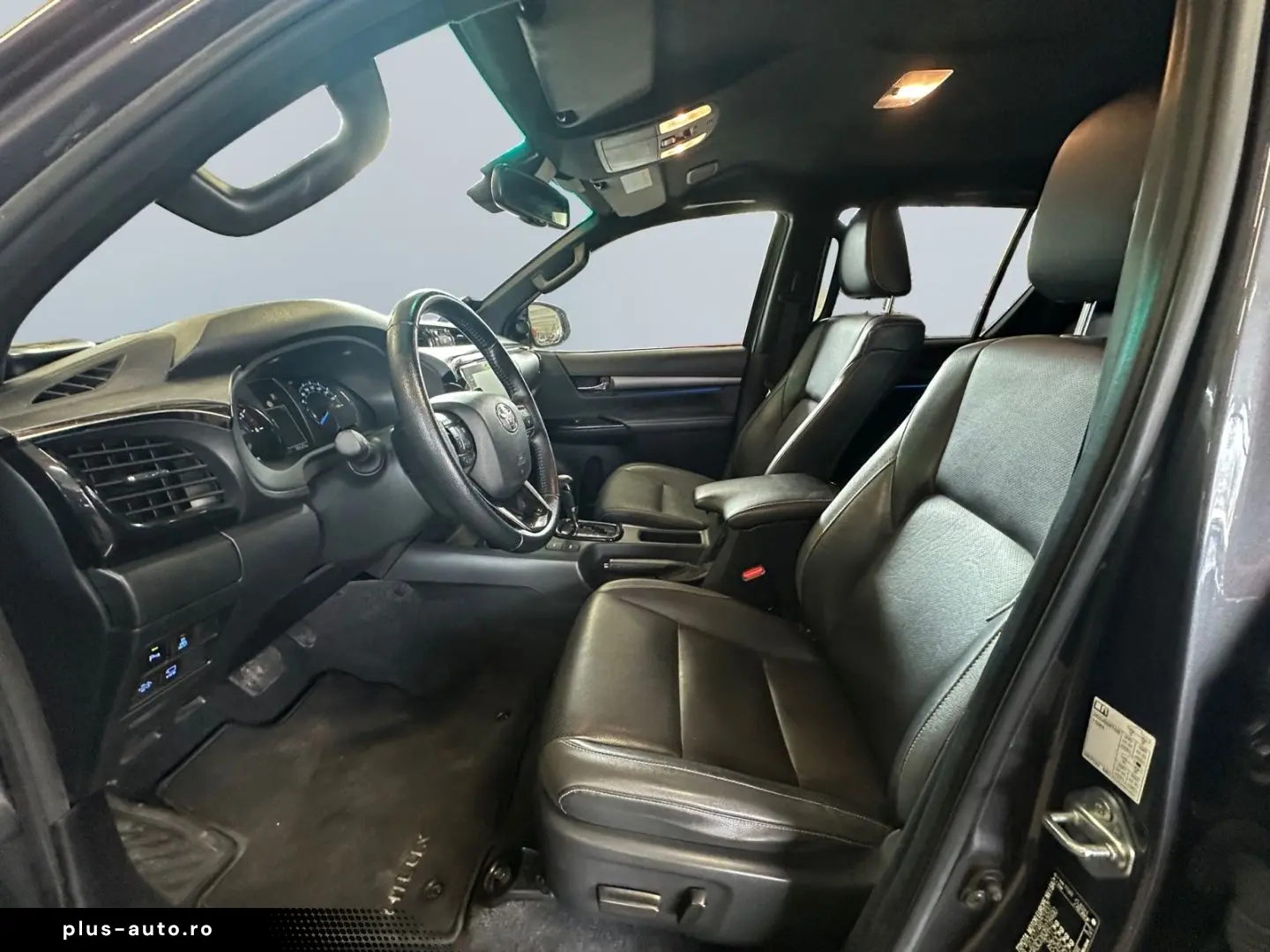 TOYOTA Hilux 4x4 Double Cab Invincible  Hardtop AHK 360