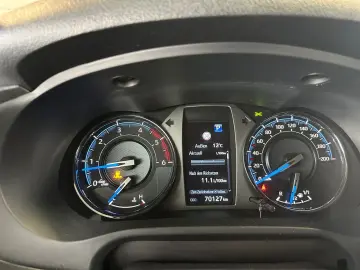 TOYOTA Hilux 4x4 Double Cab Invincible  Hardtop AHK 360