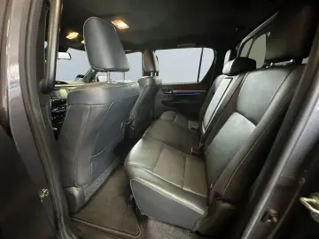 TOYOTA Hilux 4x4 Double Cab Invincible  Hardtop AHK 360