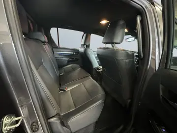 TOYOTA Hilux 4x4 Double Cab Invincible  Hardtop AHK 360