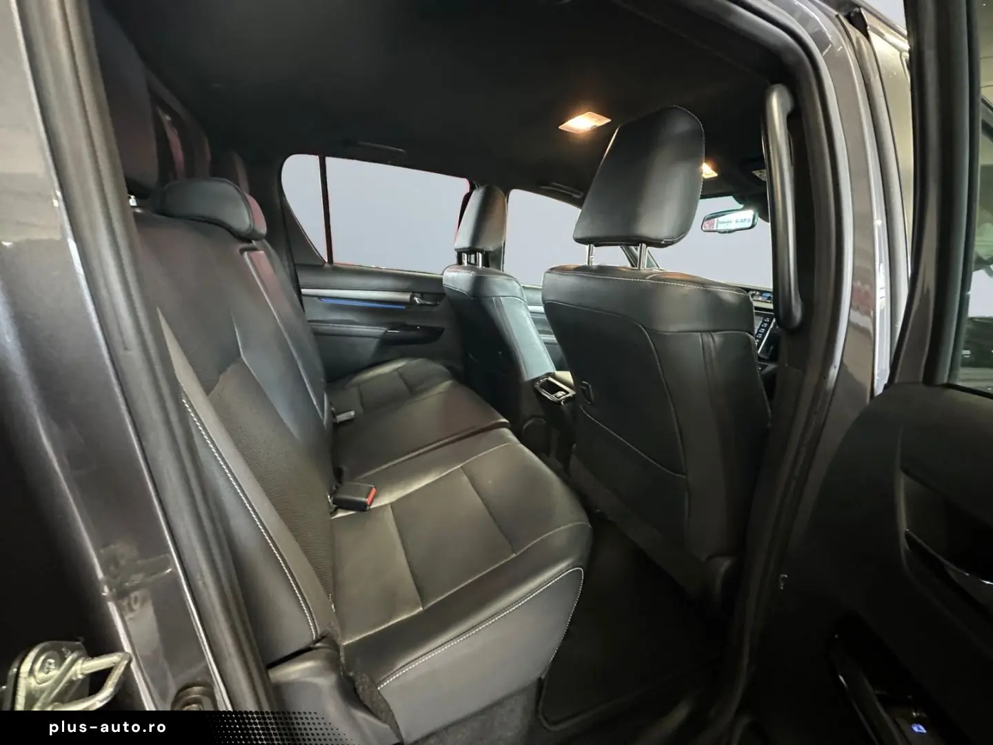 TOYOTA Hilux 4x4 Double Cab Invincible  Hardtop AHK 360