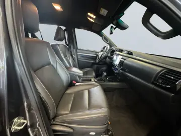 TOYOTA Hilux 4x4 Double Cab Invincible  Hardtop AHK 360