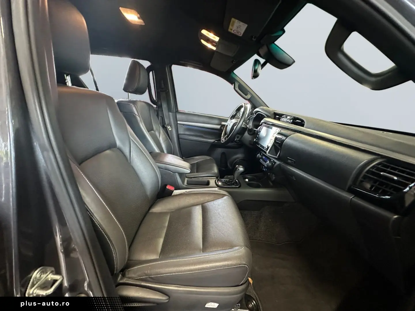 TOYOTA Hilux 4x4 Double Cab Invincible  Hardtop AHK 360