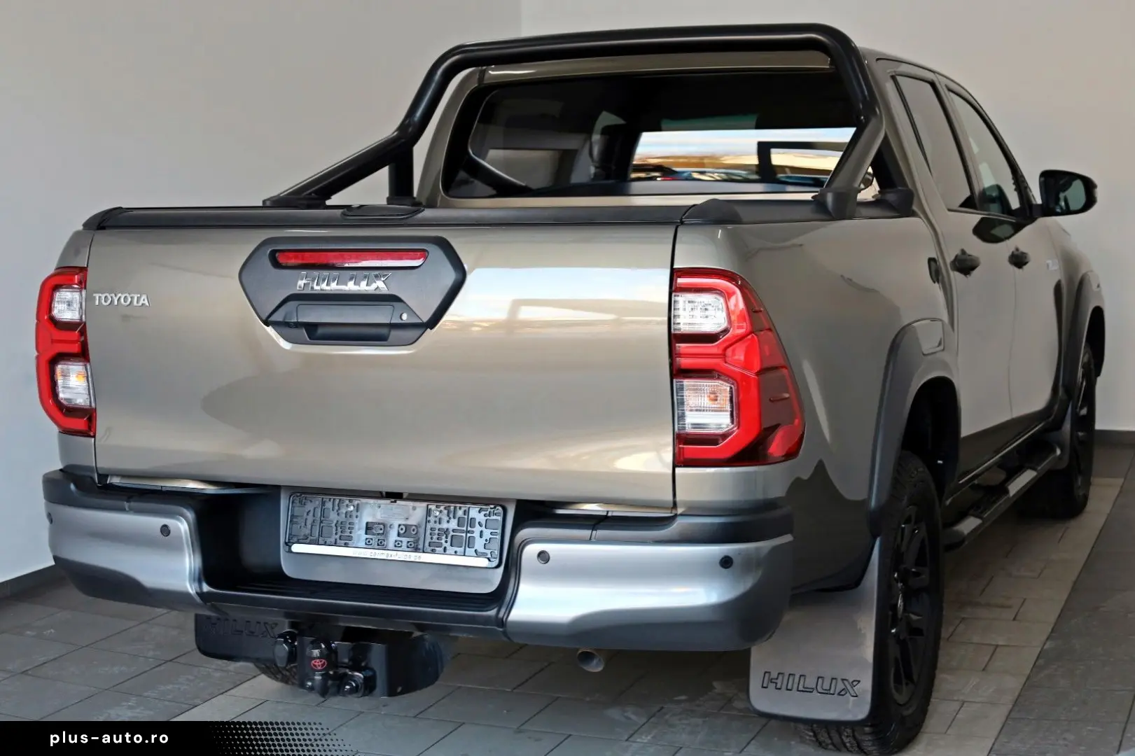 TOYOTA Hilux 2.8 D-4D Invincible  Rollbügel  Rollo  AHK