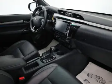 TOYOTA Hilux 2.8 D-4D Invincible  Rollbügel  Rollo  AHK