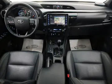 TOYOTA Hilux 2.8 D-4D Invincible  Rollbügel  Rollo  AHK