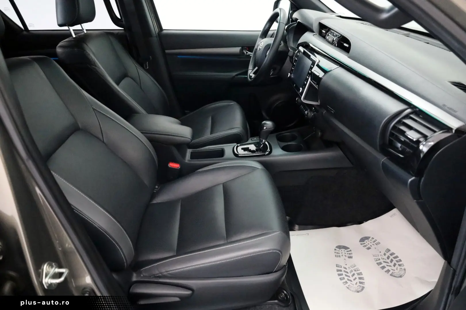 TOYOTA Hilux 2.8 D-4D Invincible  Rollbügel  Rollo  AHK