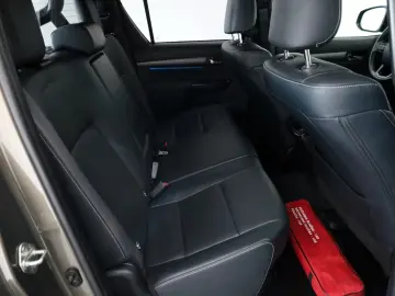 TOYOTA Hilux 2.8 D-4D Invincible  Rollbügel  Rollo  AHK