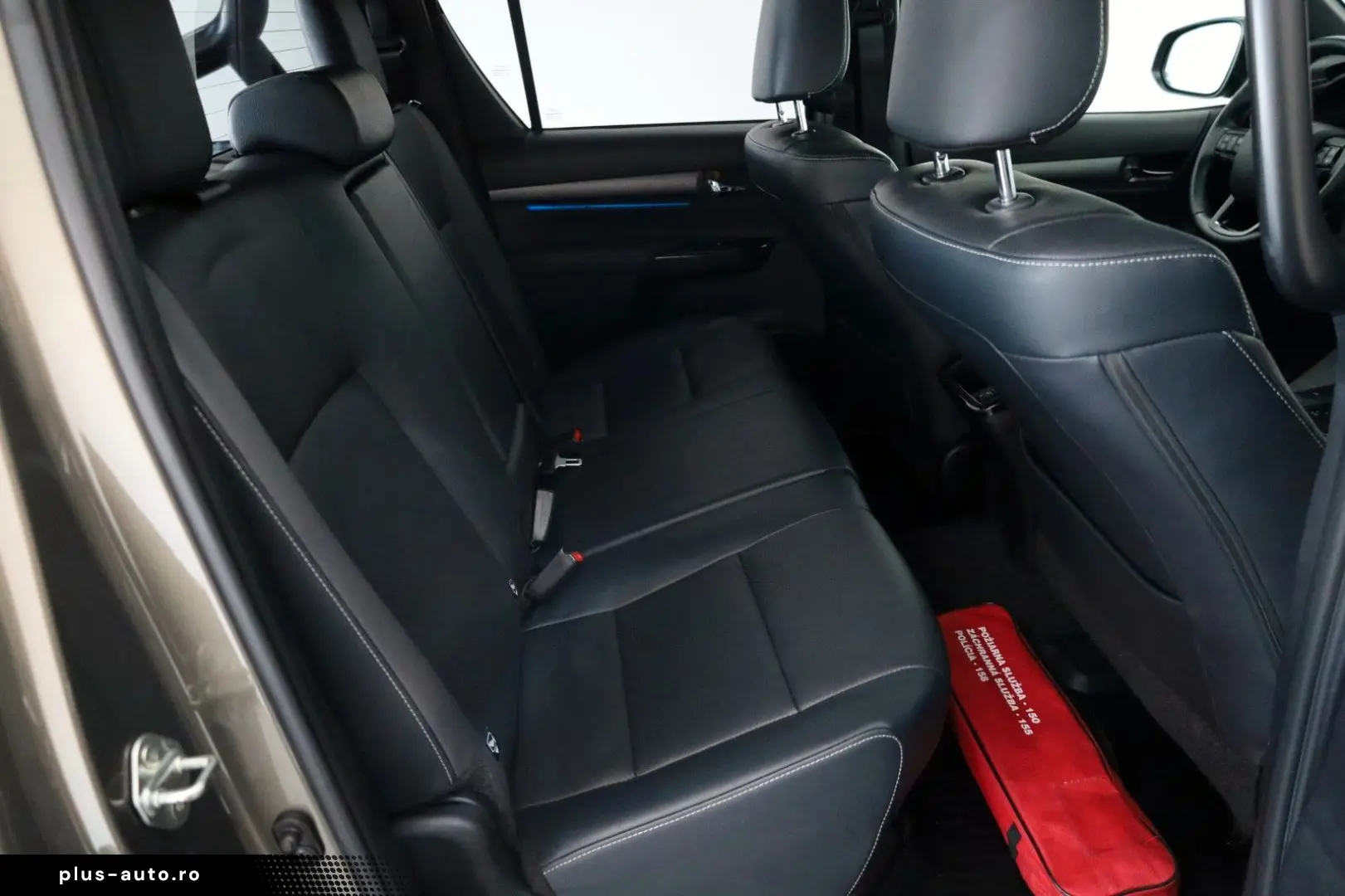 TOYOTA Hilux 2.8 D-4D Invincible  Rollbügel  Rollo  AHK