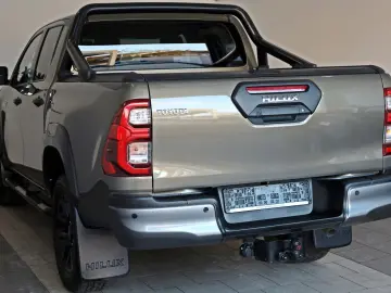 TOYOTA Hilux 2.8 D-4D Invincible  Rollbügel  Rollo  AHK