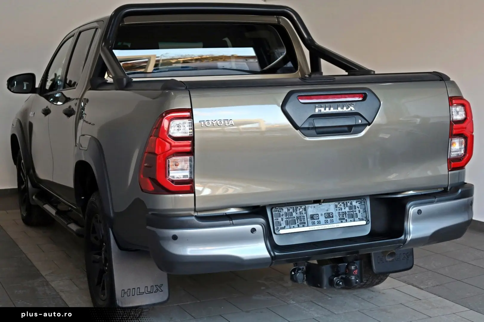 TOYOTA Hilux 2.8 D-4D Invincible  Rollbügel  Rollo  AHK