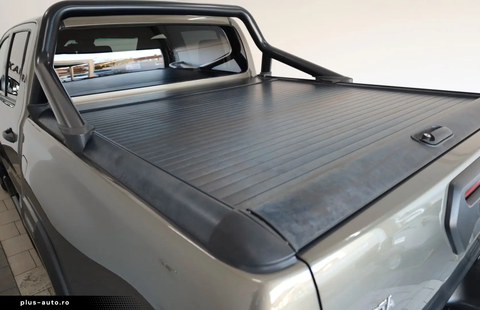 TOYOTA Hilux 2.8 D-4D Invincible  Rollbügel  Rollo  AHK