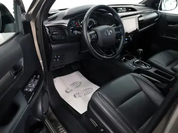 TOYOTA Hilux 2.8 D-4D Invincible  Rollbügel  Rollo  AHK