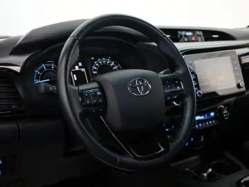 TOYOTA Hilux 2.8 D-4D Invincible  Rollbügel  Rollo  AHK