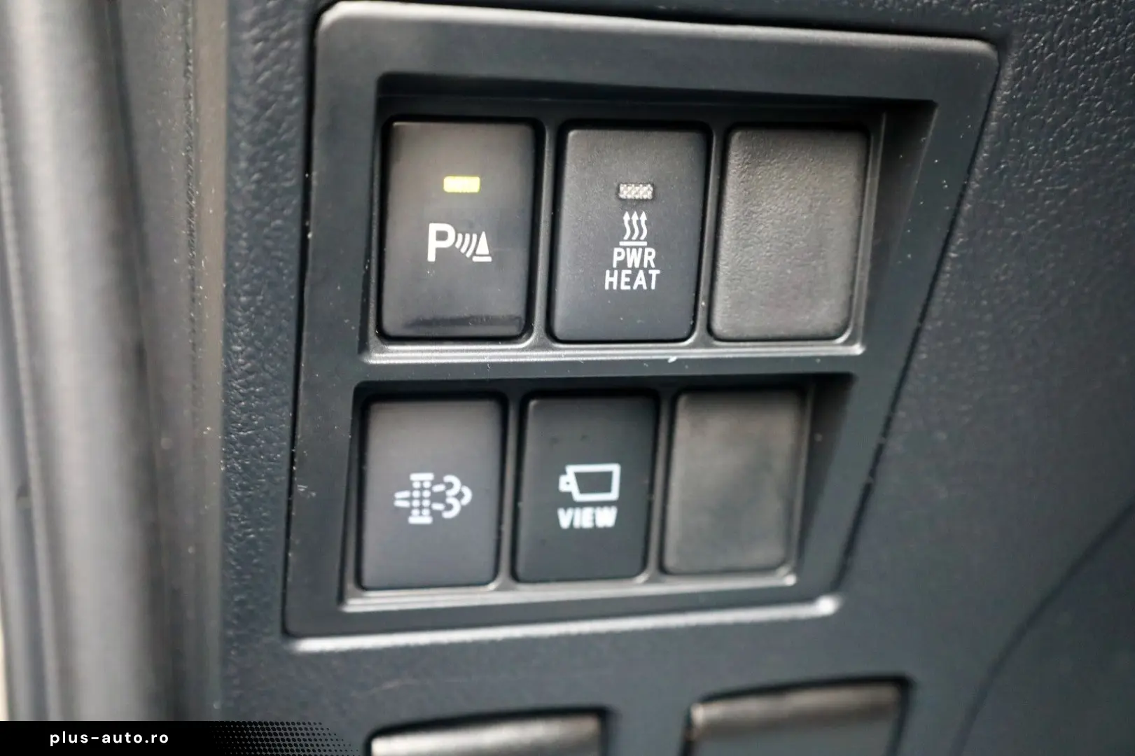 TOYOTA Hilux 2.8 D-4D Invincible  Rollbügel  Rollo  AHK