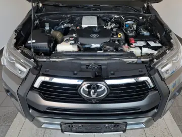 TOYOTA Hilux 2.8 D-4D Invincible  Rollbügel  Rollo  AHK