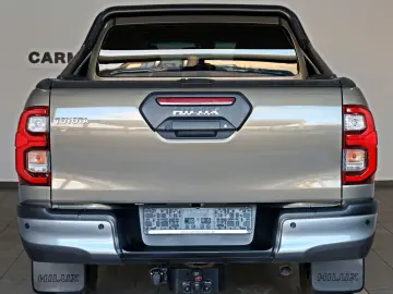 TOYOTA Hilux 2.8 D-4D Invincible  Rollbügel  Rollo  AHK