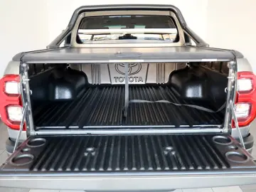 TOYOTA Hilux 2.8 D-4D Invincible  Rollbügel  Rollo  AHK