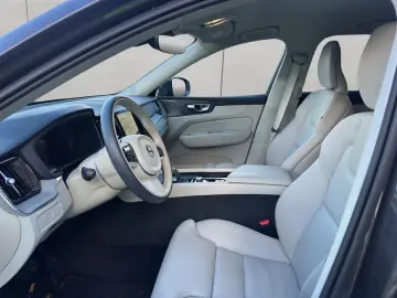 VOLVO XC60 B5 AWD Vollleder PilotAssist BLIS H&K 19&&hellip;