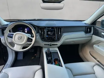 VOLVO XC60 B5 AWD Vollleder PilotAssist BLIS H&K 19&&hellip;