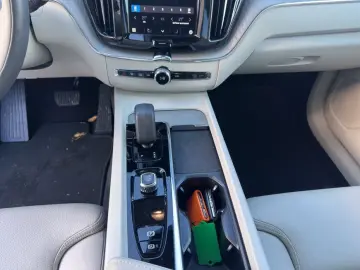 VOLVO XC60 B5 AWD Vollleder PilotAssist BLIS H&K 19&&hellip;