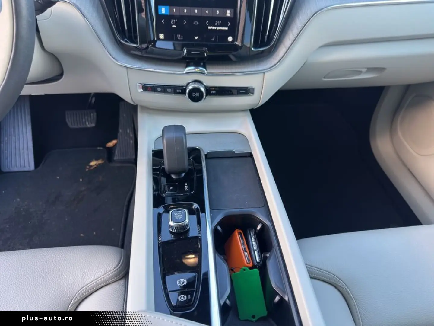 VOLVO XC60 B5 AWD Vollleder PilotAssist BLIS H&K 19&&hellip;