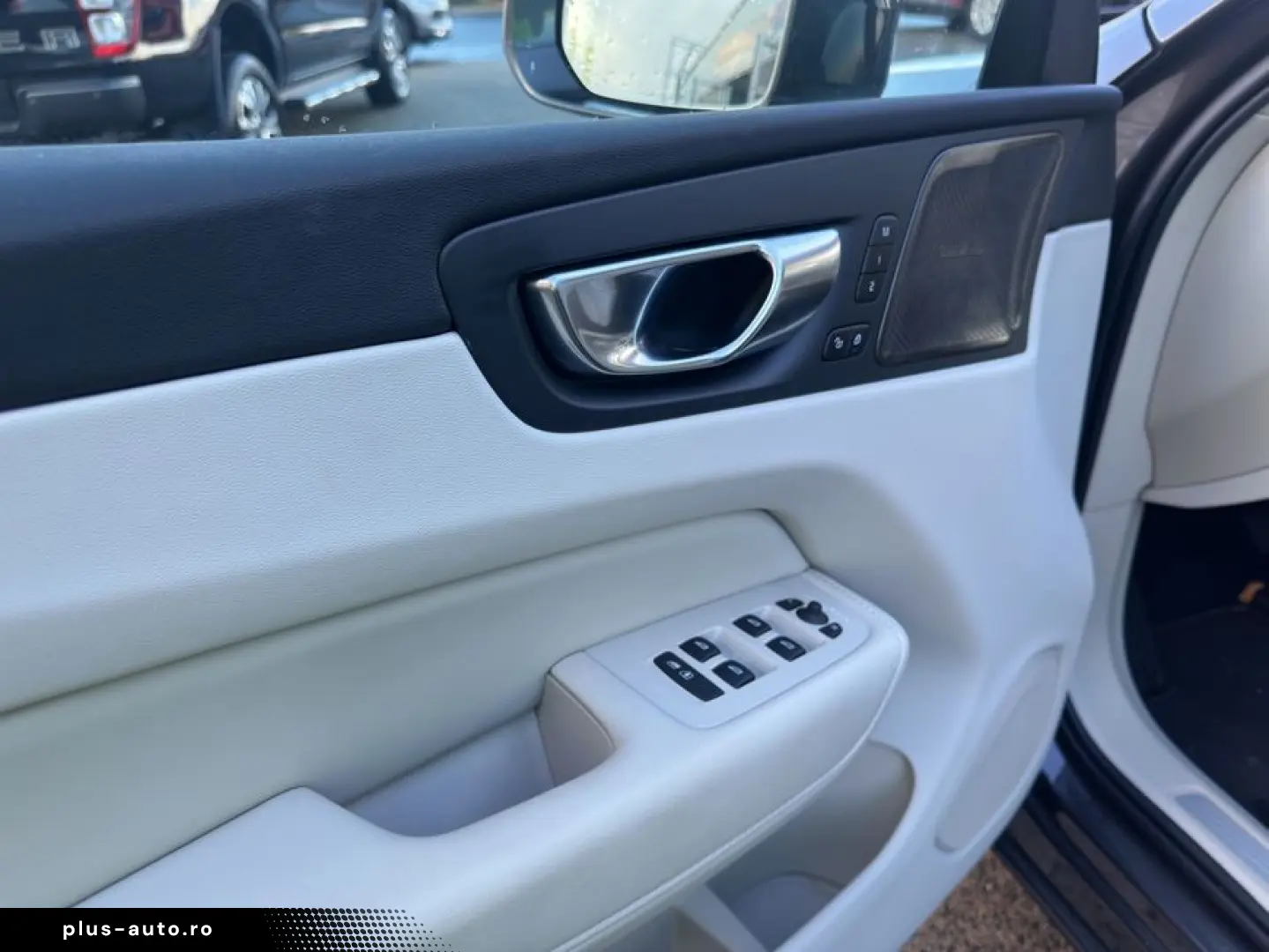 VOLVO XC60 B5 AWD Vollleder PilotAssist BLIS H&K 19&&hellip;