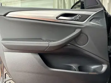 BMW X4 xDrive20d  M Sportpaket 20  LC   HUD HIFI DAB