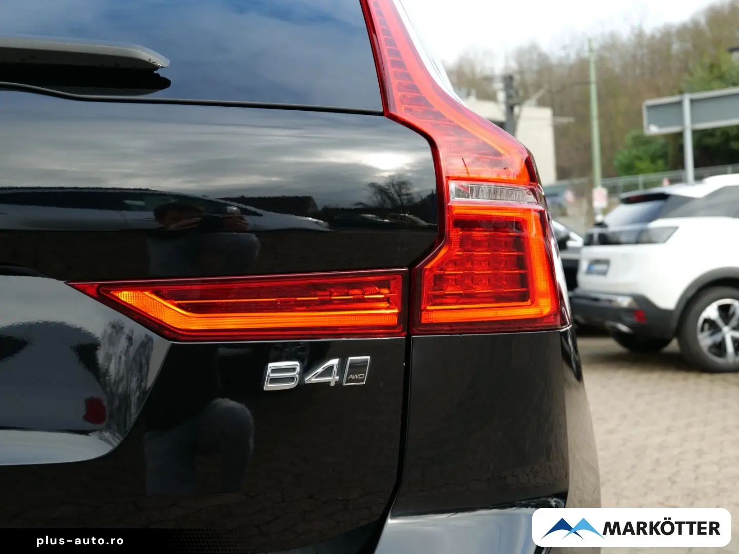 VOLVO XC60 B4 AWD Plus Dark ACC BLIS 360 Standhzg Holz