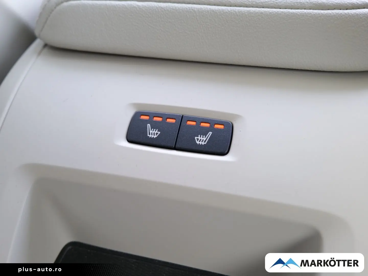 VOLVO XC60 B4 AWD Plus Dark ACC BLIS 360 Standhzg Holz