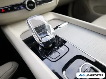 VOLVO XC60 B4 AWD Plus Dark ACC BLIS 360 Standhzg Holz