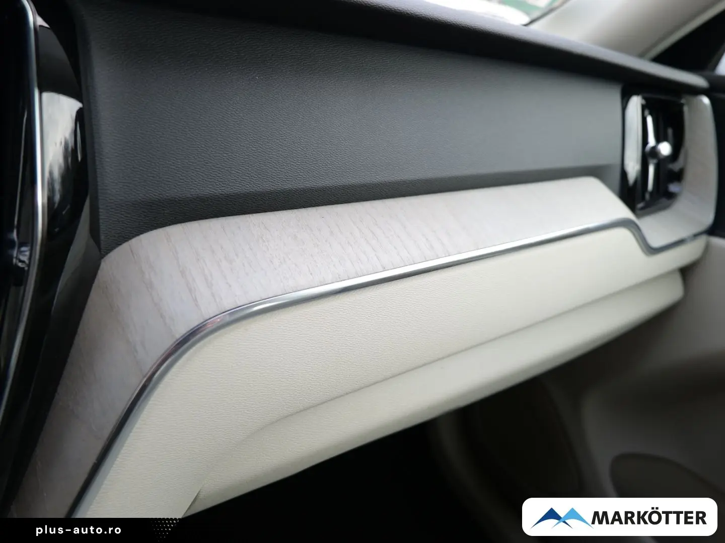 VOLVO XC60 B4 AWD Plus Dark ACC BLIS 360 Standhzg Holz