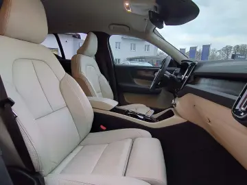 VOLVO XC40 Plus Bright Recharge Plug-In Hybrid 2WD Sta