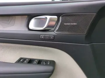 VOLVO XC40 Plus Bright Recharge Plug-In Hybrid 2WD Sta