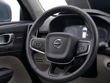 VOLVO XC40 T5 Plus Bright Recharge Plug-In Hybrid LED