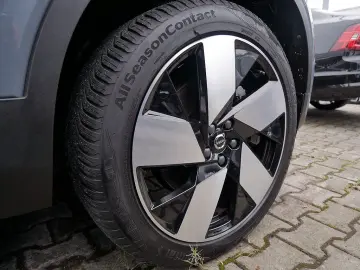 VOLVO XC40 T5 Plus Bright Recharge Plug-In Hybrid LED