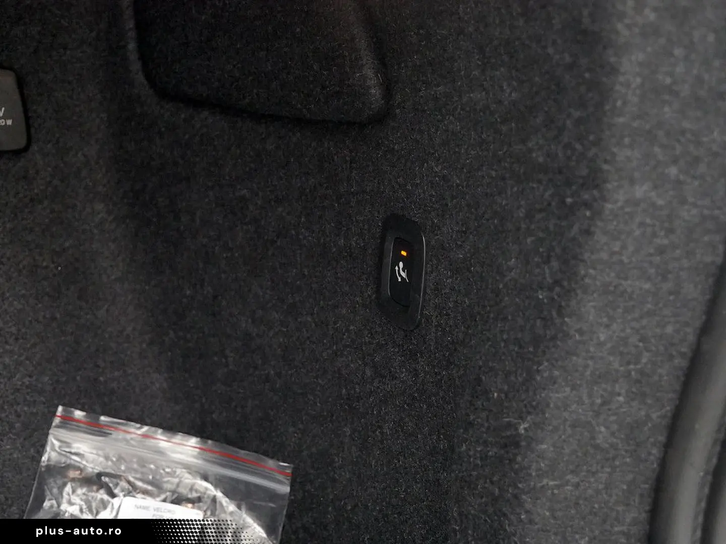 VOLVO XC40 T5 Plus Bright Recharge Plug-In Hybrid LED