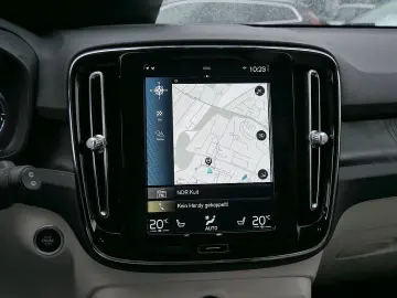 VOLVO XC40 T5 Plus Bright Recharge Plug-In Hybrid LED