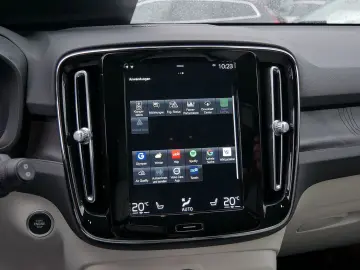 VOLVO XC40 T5 Plus Bright Recharge Plug-In Hybrid LED