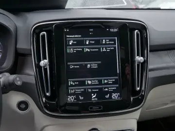 VOLVO XC40 T5 Plus Bright Recharge Plug-In Hybrid LED