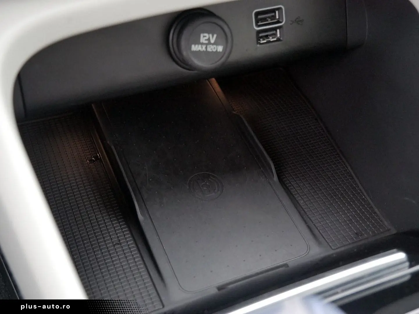 VOLVO XC40 T5 Plus Bright Recharge Plug-In Hybrid LED