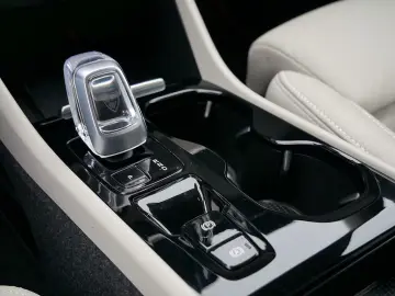 VOLVO XC40 T5 Plus Bright Recharge Plug-In Hybrid LED