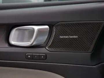 VOLVO XC40 T5 Plus Bright Recharge Plug-In Hybrid LED