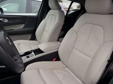 VOLVO XC40 T5 Plus Bright Recharge Plug-In Hybrid LED