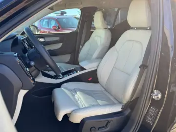 VOLVO XC40 B4 B DKG Ultimate Dark HarmanKardon ACC