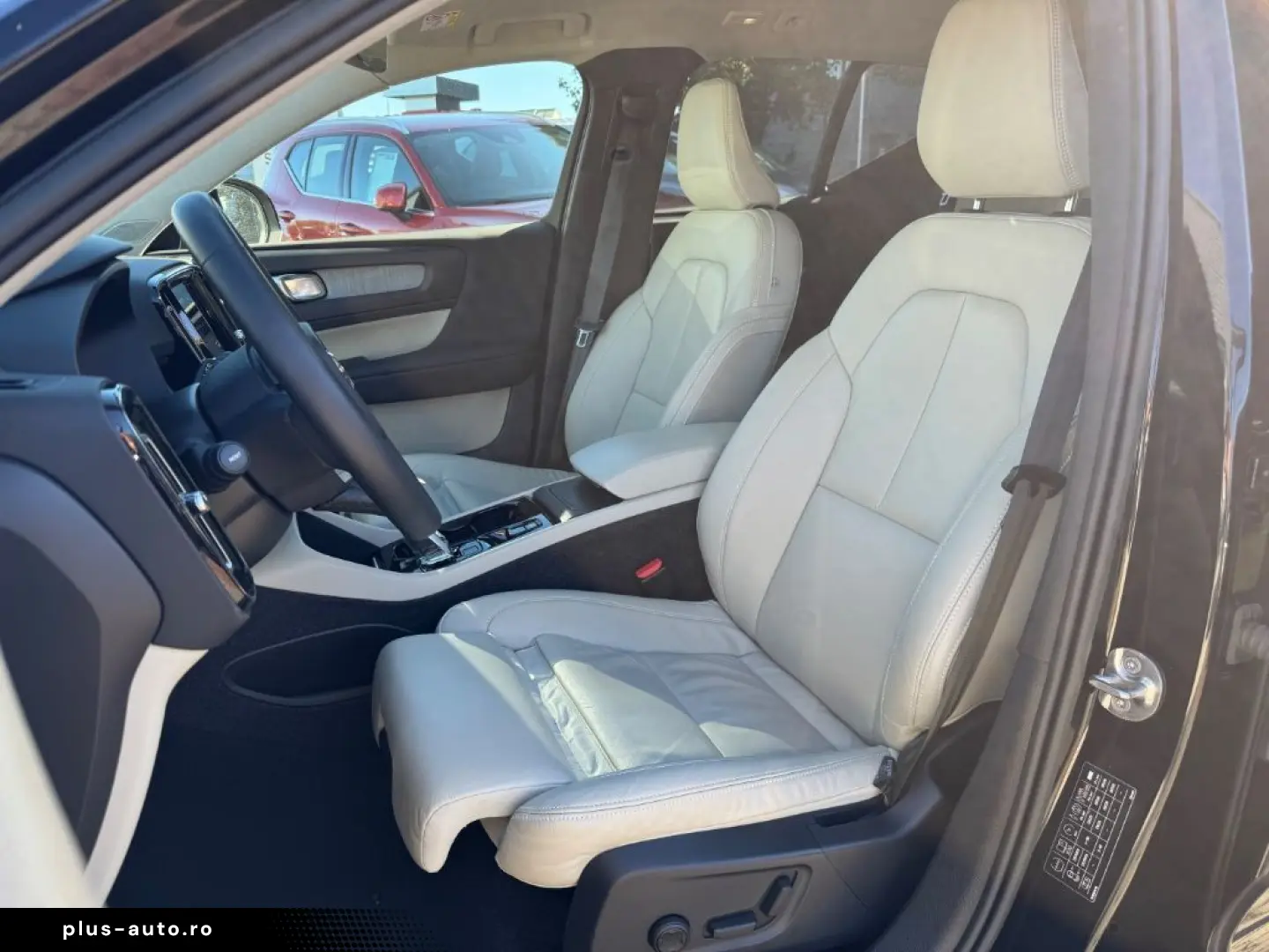 VOLVO XC40 B4 B DKG Ultimate Dark HarmanKardon ACC