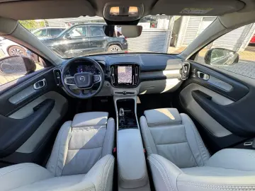 VOLVO XC40 B4 B DKG Ultimate Dark HarmanKardon ACC