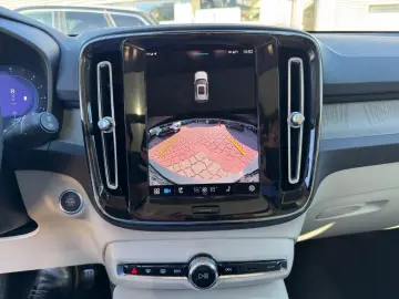 VOLVO XC40 B4 B DKG Ultimate Dark HarmanKardon ACC