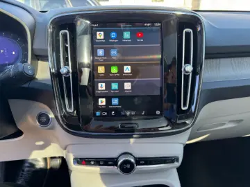 VOLVO XC40 B4 B DKG Ultimate Dark HarmanKardon ACC